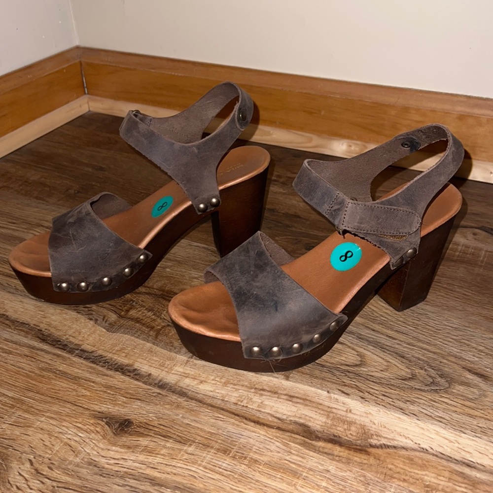 Mila Paoli brown leather heels